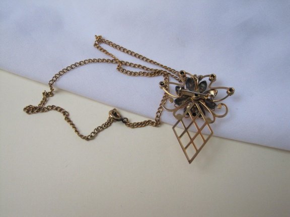 Kettinghanger/broche bugbee en Niles antiek goudkleurig roze emaille en kristal rijnsteentjes 4.8x3. - Afbeelding 5