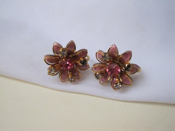 Kettinghanger/broche bugbee en Niles antiek goudkleurig roze emaille en kristal rijnsteentjes 4.8x3. - Afbeelding 6
