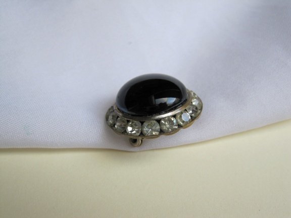 Broche antiek zwart emaille bolle cabochon met kristal rijnsteentjes rand 2.4 cm. - Afbeelding 3
