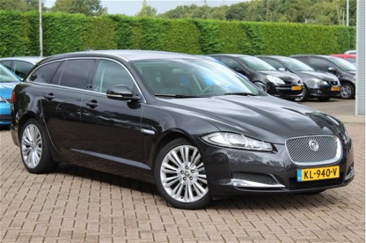 Jaguar XF Sportbrake - 2.2D S Premium Business Edition / Zwart leder / Navigatie / 19inch LMV / 148. - 1