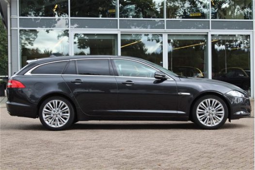 Jaguar XF Sportbrake - 2.2D S Premium Business Edition / Zwart leder / Navigatie / 19inch LMV / 148. - 1