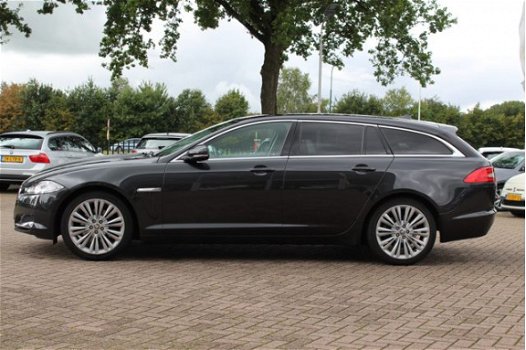 Jaguar XF Sportbrake - 2.2D S Premium Business Edition / Zwart leder / Navigatie / 19inch LMV / 148. - 1