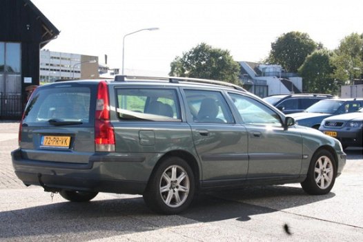 Volvo V70 - 2.4 D Edition - 1