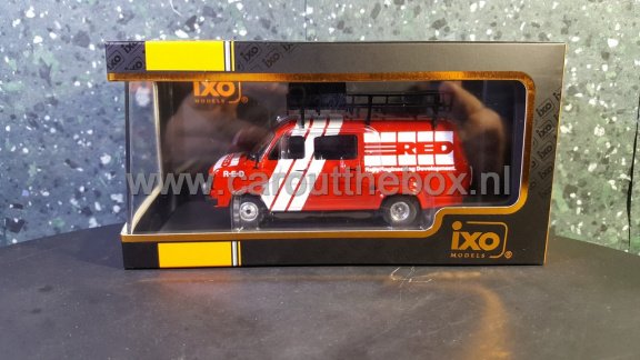 Ford Transit MKII RED rally assistance 1985 1:43 Ixo V271 - 3