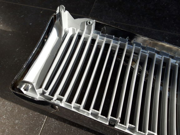Volvo 440 460 (88-93) Grill ↔65cm ↕20cm NOS - Afbeelding 6