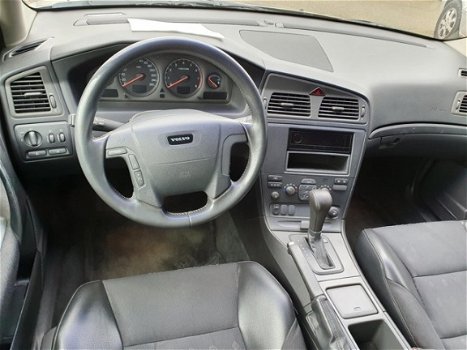 Volvo V70 - 2.4 Comfort Line AUTOMAAT - 1