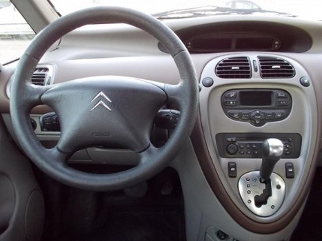 Citroën Xsara Picasso - 2.0i-16V Exclusive , automaat, airco, trekhaak - 1