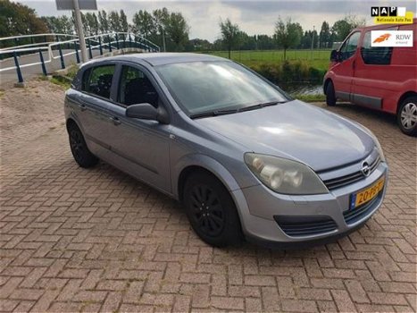 Opel Astra - 1.4 Essentia - 1