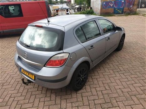 Opel Astra - 1.4 Essentia - 1