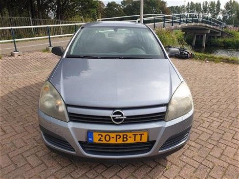 Opel Astra - 1.4 Essentia - 1