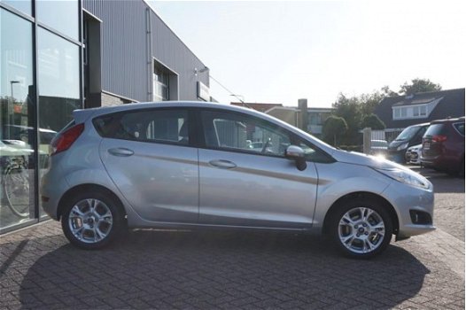 Ford Fiesta - 1.0 Style Ultimate Navi Parkeersensoren Cruise Control Bluetooth *Lage KM-stand - 1