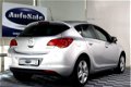 Opel Astra - 1.4 Cosmo 40.000 km SCHUIFDAK PDC STUUR / STOELVERW. '11 - 1 - Thumbnail