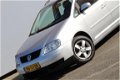 Volkswagen Touran - 1.6-16V FSI Business Airco | Cruise | Sportvelgen | Trekhaak | Automaat - 1 - Thumbnail