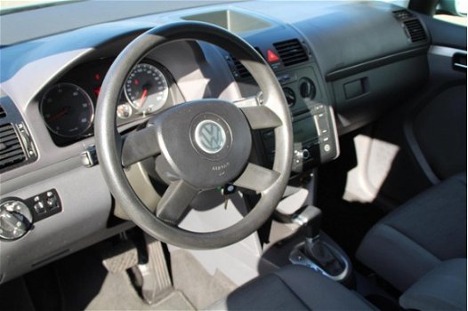 Volkswagen Touran - 1.6-16V FSI Business Airco | Cruise | Sportvelgen | Trekhaak | Automaat - 1