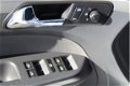 Volkswagen Touran - 1.6-16V FSI Business Airco | Cruise | Sportvelgen | Trekhaak | Automaat - 1 - Thumbnail