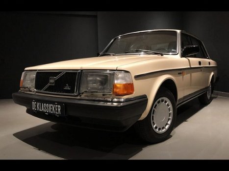 Volvo 240 - GL - 1