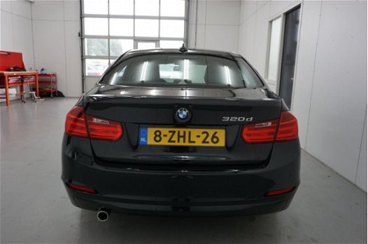 BMW 3-serie - 320d EfficientDynamics Edition Executive | Navi | Clima | Parkeersenoren achter | - 1