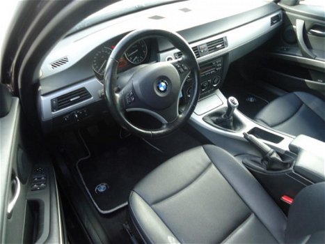 BMW 3-serie Touring - 320i - LEDER - CRUISECONTROL - NWE APK - 1