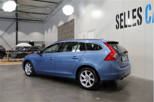 Volvo V60 - 2.0 D4 Momentum | Navigatie | LM 17 inch | Airco | - 1