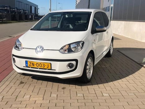 Volkswagen Up! - 1.0 high up white edition/navi/airco/cruise/pdc/stoelverwarming 68000 km - 1