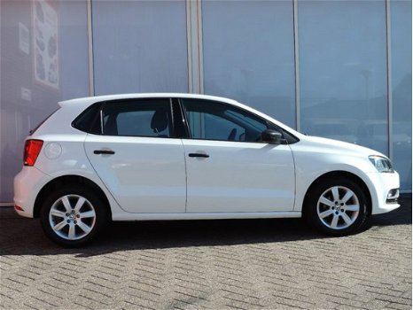 Volkswagen Polo - 1.0i 5drs Highline (navi, stoelverw, lmv, pdc v+a) - 1