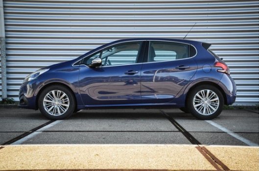 Peugeot 208 - 1.6 BlueHDi Blue Lease Executive 2017 - 1