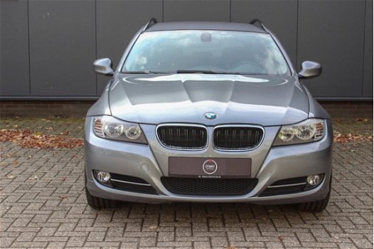 BMW 3-serie - 318i High Executive | Navi - PDC - Dealer onderhouden - Zeer nette auto - 1