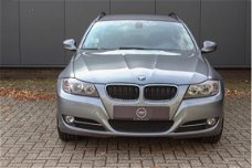 BMW 3-serie - 318i High Executive | Navi - PDC - Dealer onderhouden - Zeer nette auto