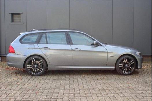 BMW 3-serie - 318i High Executive | Navi - PDC - Dealer onderhouden - Zeer nette auto - 1