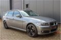 BMW 3-serie - 318i High Executive | Navi - PDC - Dealer onderhouden - Zeer nette auto - 1 - Thumbnail