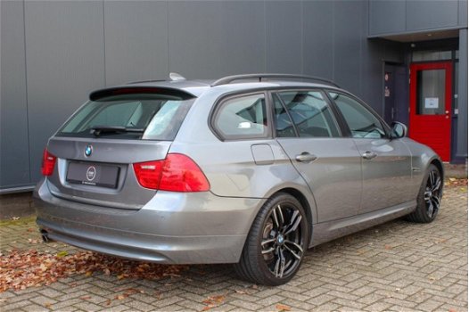 BMW 3-serie - 318i High Executive | Navi - PDC - Dealer onderhouden - Zeer nette auto - 1