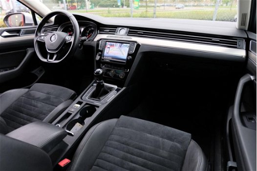 Volkswagen Passat Variant - 1.6 TDI R-Line/Navi/Alcantara/PDC/Zeer luxe - 1