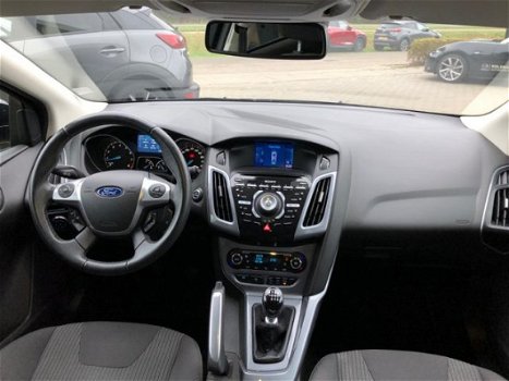 Ford Focus - 1.6 ECOBOOST TITANIUM Navi/Airco/Trekhaak/Winterbanden - 1