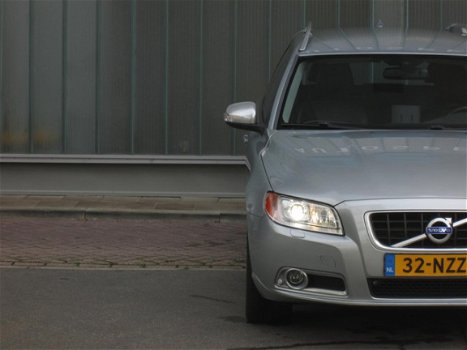 Volvo V70 - 2.0 T5 AUT R-Edition Trekhaak, - 1