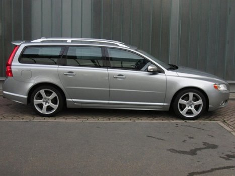 Volvo V70 - 2.0 T5 AUT R-Edition Trekhaak, - 1