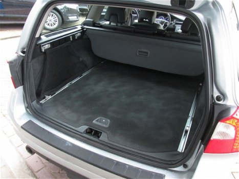 Volvo V70 - 2.0 T5 AUT R-Edition Trekhaak, - 1