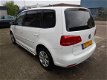 Volkswagen Touran - 2.0 TDI Comfortline BlueMotion ex overheidsauto, 1 eig., automaat - 1 - Thumbnail