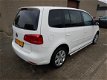 Volkswagen Touran - 2.0 TDI Comfortline BlueMotion ex overheidsauto, 1 eig., automaat - 1 - Thumbnail