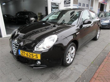 Alfa Romeo Giulietta - 2.0 JTDm Distinctive Clima Xenon/Led - 1