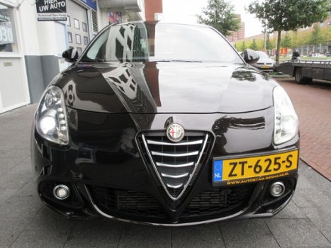 Alfa Romeo Giulietta - 2.0 JTDm Distinctive Clima Xenon/Led - 1