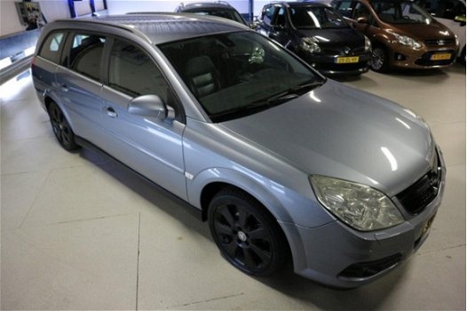 Opel Vectra Wagon - 2.2-16V Executive Leer / Navi / Sport Pakket / Xenon / DIK - 1