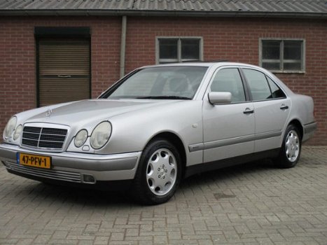 Mercedes-Benz E-klasse - 280 Elegance Youngtimer - 1