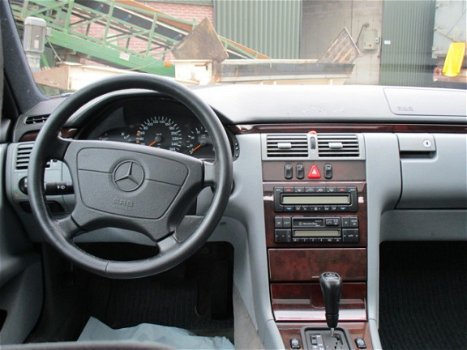Mercedes-Benz E-klasse - 280 Elegance Youngtimer - 1