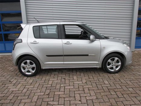 Suzuki Swift - 1.3 4Grip Exclusive - 1