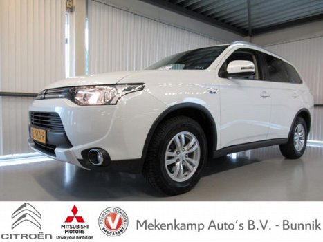 Mitsubishi Outlander - 2.0 PHEV Business Edition X-Line INCL. BTW Navigatie/Trekhaak/Camera/Bluetoot - 1