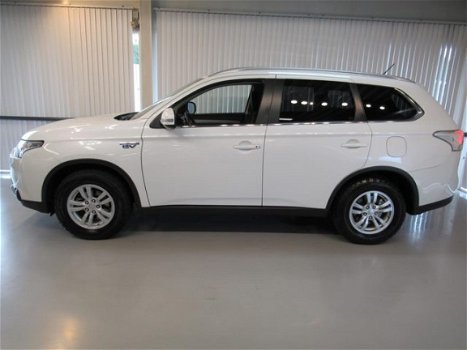 Mitsubishi Outlander - 2.0 PHEV Business Edition X-Line INCL. BTW Navigatie/Trekhaak/Camera/Bluetoot - 1