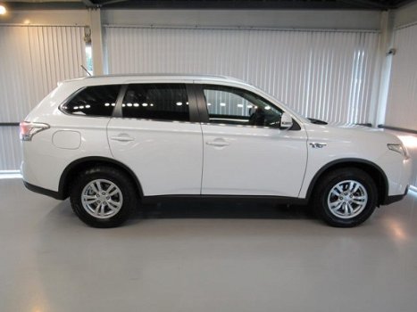 Mitsubishi Outlander - 2.0 PHEV Business Edition X-Line INCL. BTW Navigatie/Trekhaak/Camera/Bluetoot - 1