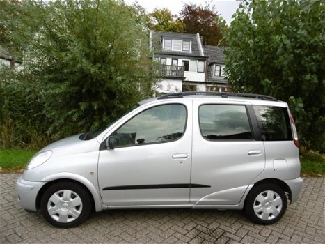 Toyota Yaris Verso - 1.4 D-4D Terra koude Airco Zuinig Hoge instap Onderhoudshistorie - 1