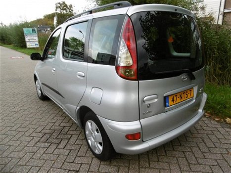 Toyota Yaris Verso - 1.4 D-4D Terra koude Airco Zuinig Hoge instap Onderhoudshistorie - 1