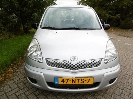 Toyota Yaris Verso - 1.4 D-4D Terra koude Airco Zuinig Hoge instap Onderhoudshistorie - 1